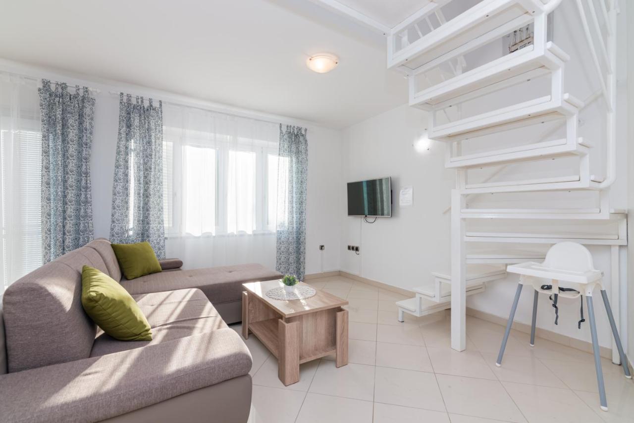 Apartment Mimoza 5, Baska, Krk Esterno foto