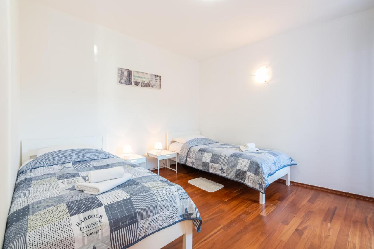 Apartment Mimoza 5, Baska, Krk Esterno foto