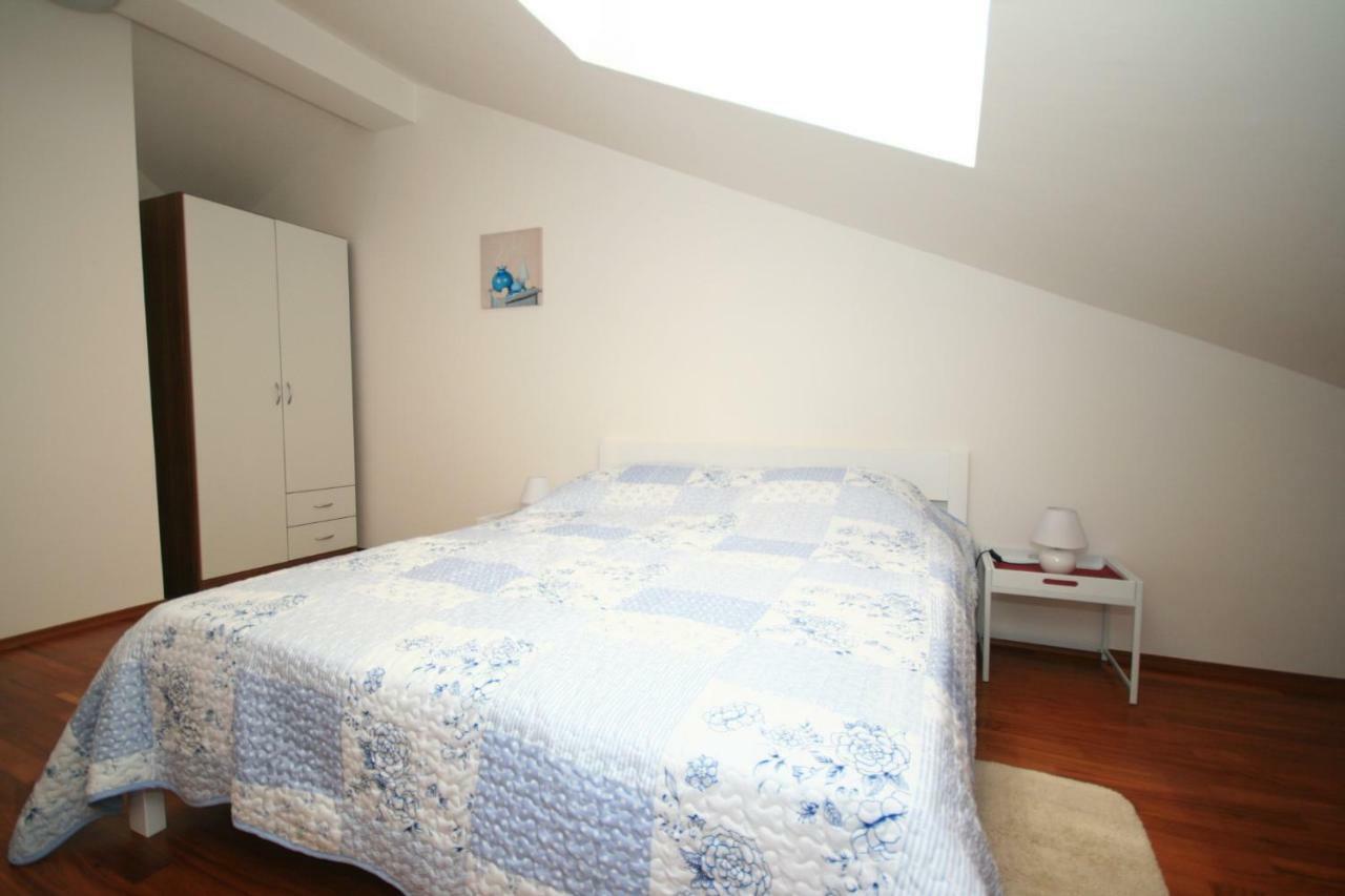 Apartment Mimoza 5, Baska, Krk Esterno foto