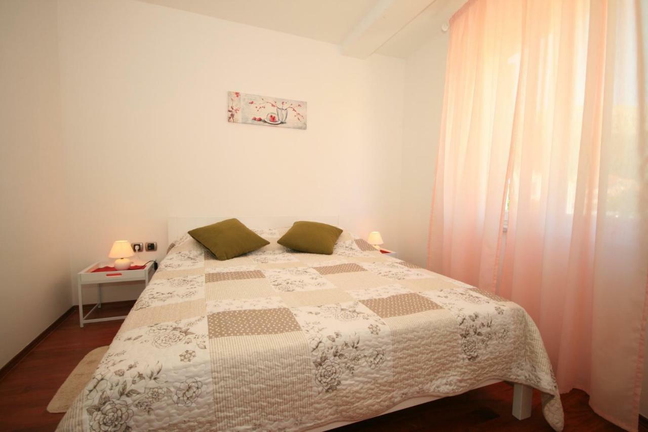 Apartment Mimoza 5, Baska, Krk Esterno foto