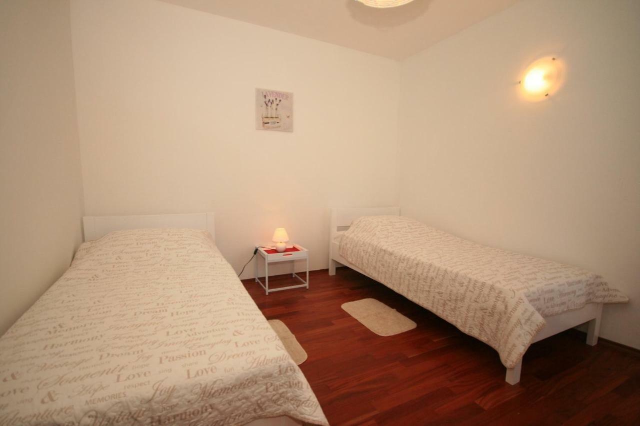 Apartment Mimoza 5, Baska, Krk Esterno foto