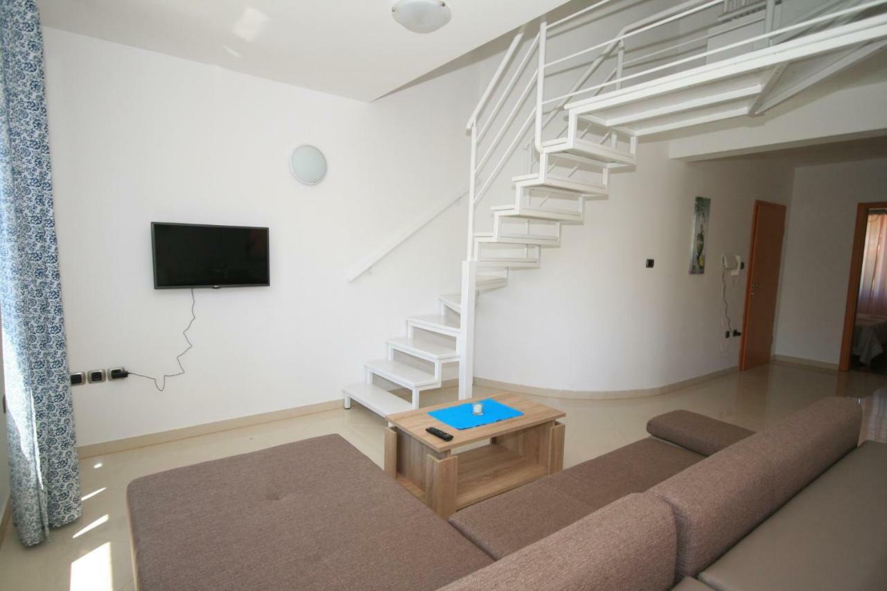 Apartment Mimoza 5, Baska, Krk Esterno foto