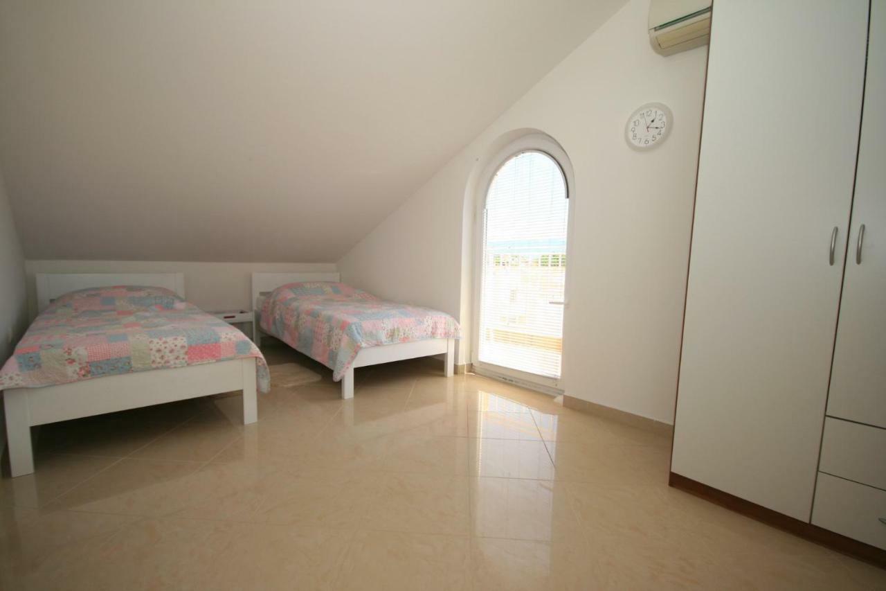 Apartment Mimoza 5, Baska, Krk Esterno foto